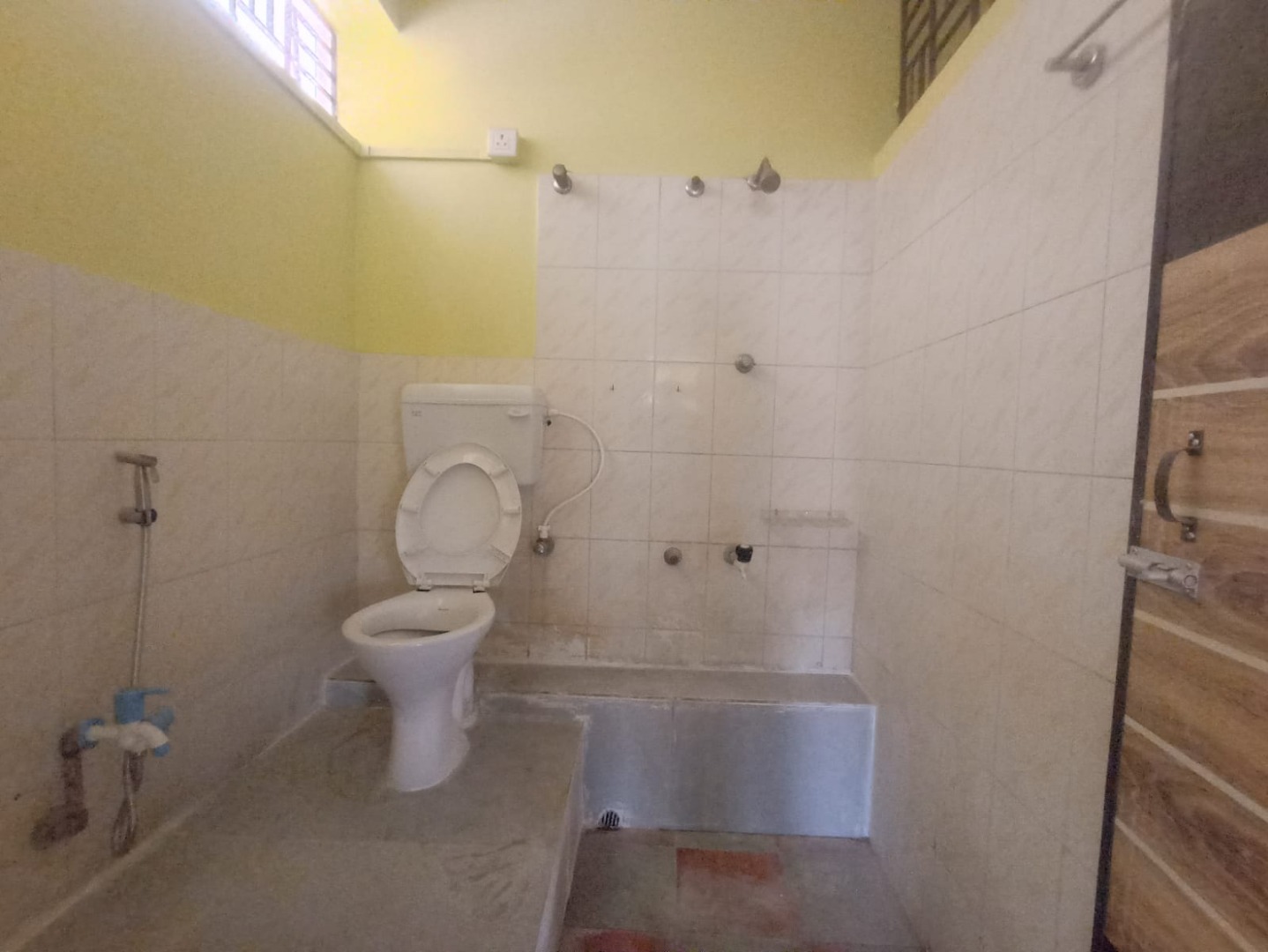 Unfurnished 2bhk in Bamunimaidan, Guwahati, Assam, India for Rent